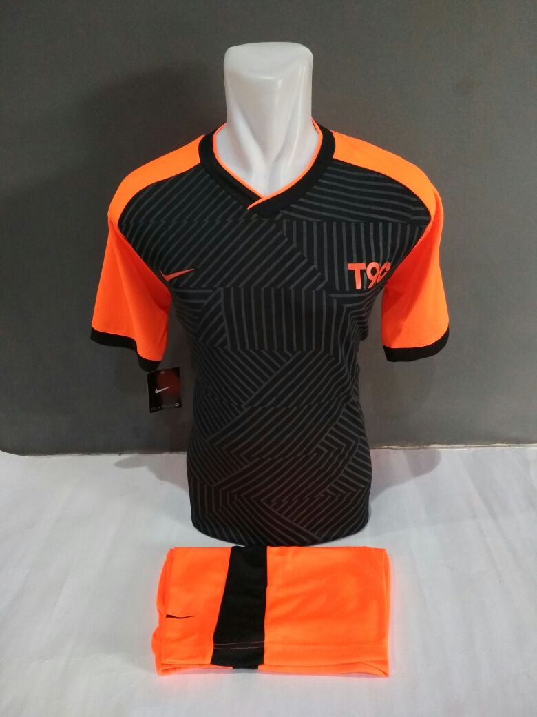 Kaos Futsal Nike T90 Hitam Orange